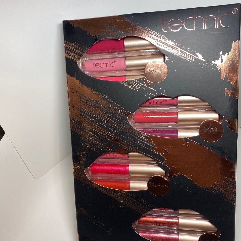 Make-up Essentials set